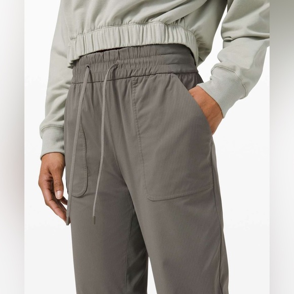 EUC Lululemon Beyond The Studio Crop Grey Sage Size 6 - Picture 4 of 12